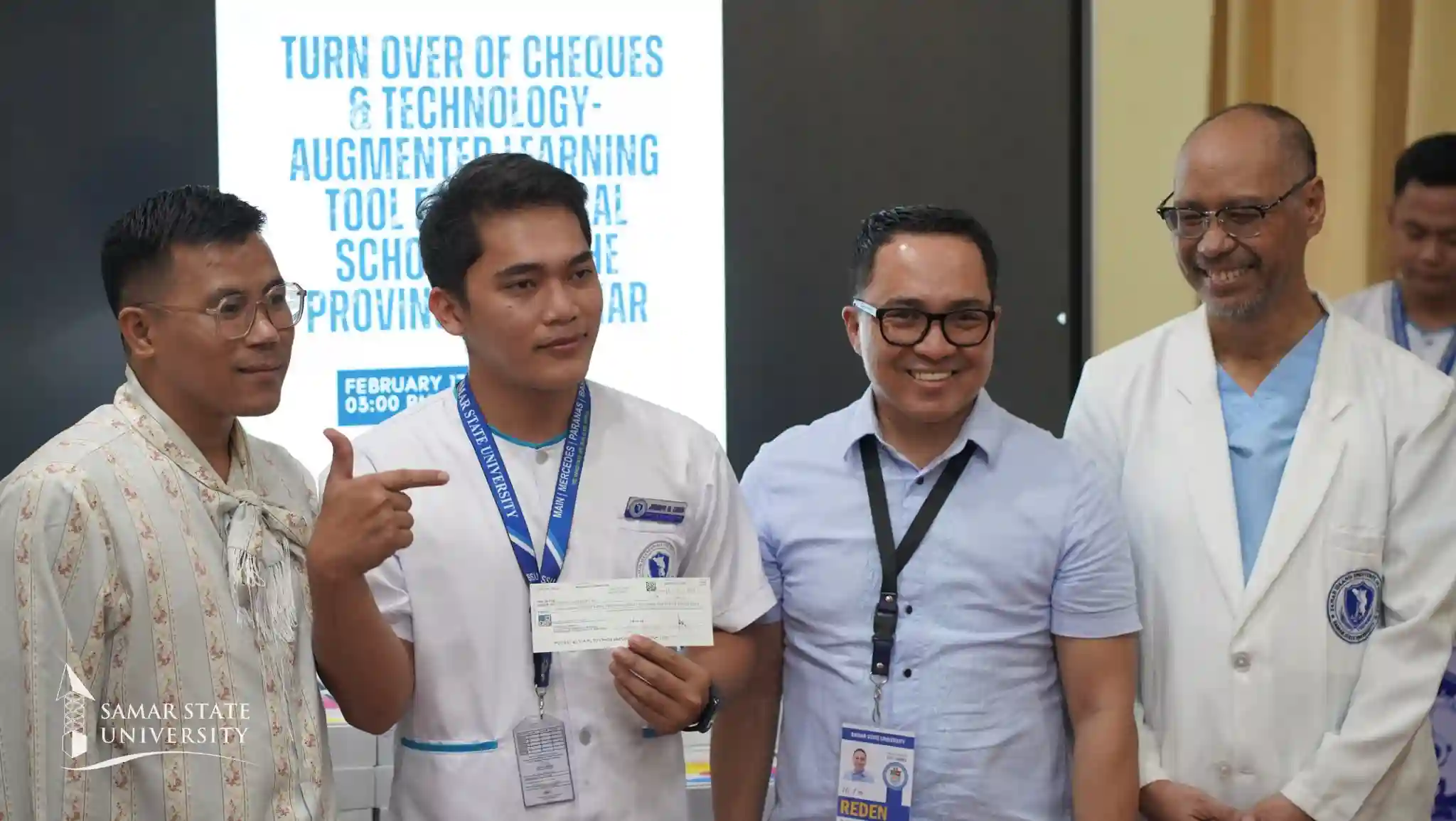The Samar Provincial Government has turned over cheques and technology-augmented learning tools to its scholars at the Samar Island Institute of Medicine (SIIM) Image 2